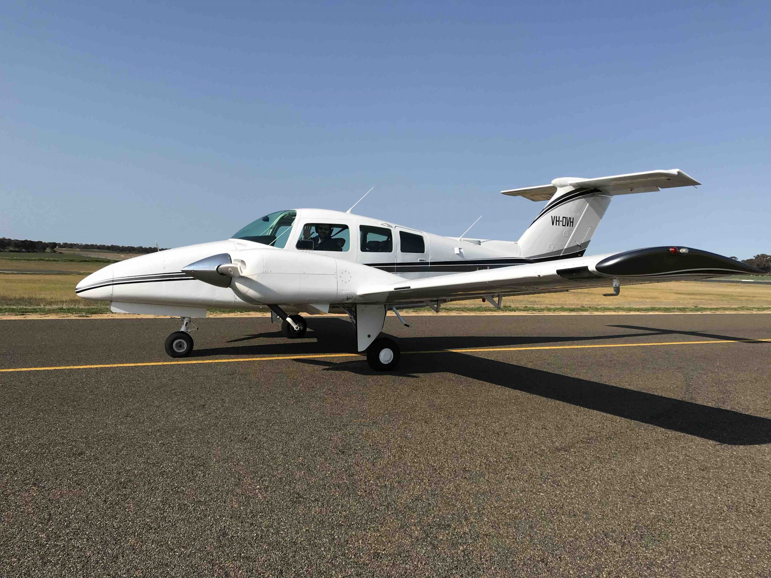 Fly Oz Beechcraft Duchess